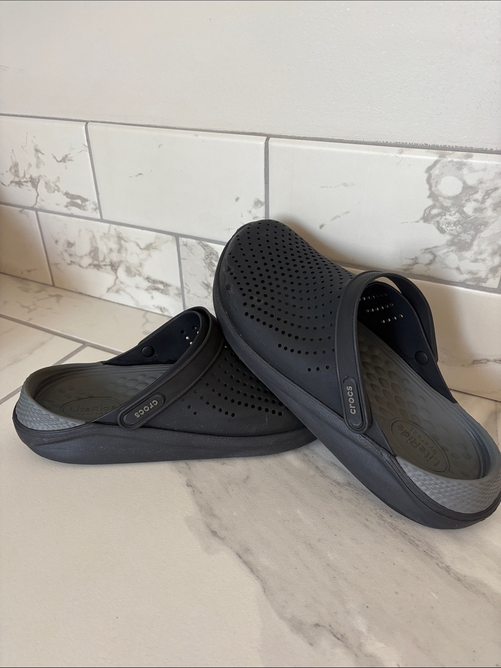 CROCS LiteRide Men’s Black Clog Sandals with Gray Heel Accent Size 11